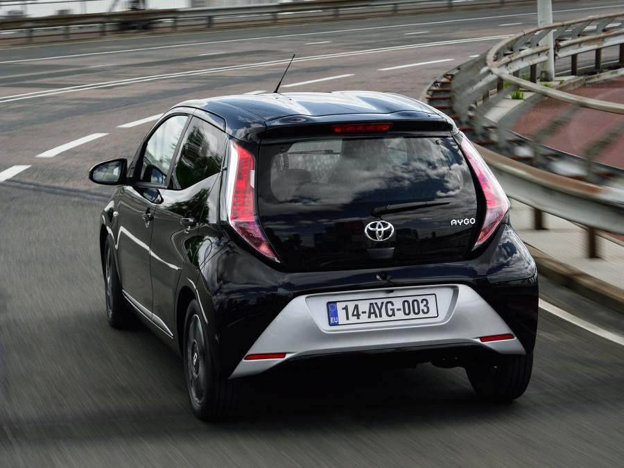  Toyota Aygo x-clusiv 5-Door 2014 года  (фото 9 из 10)